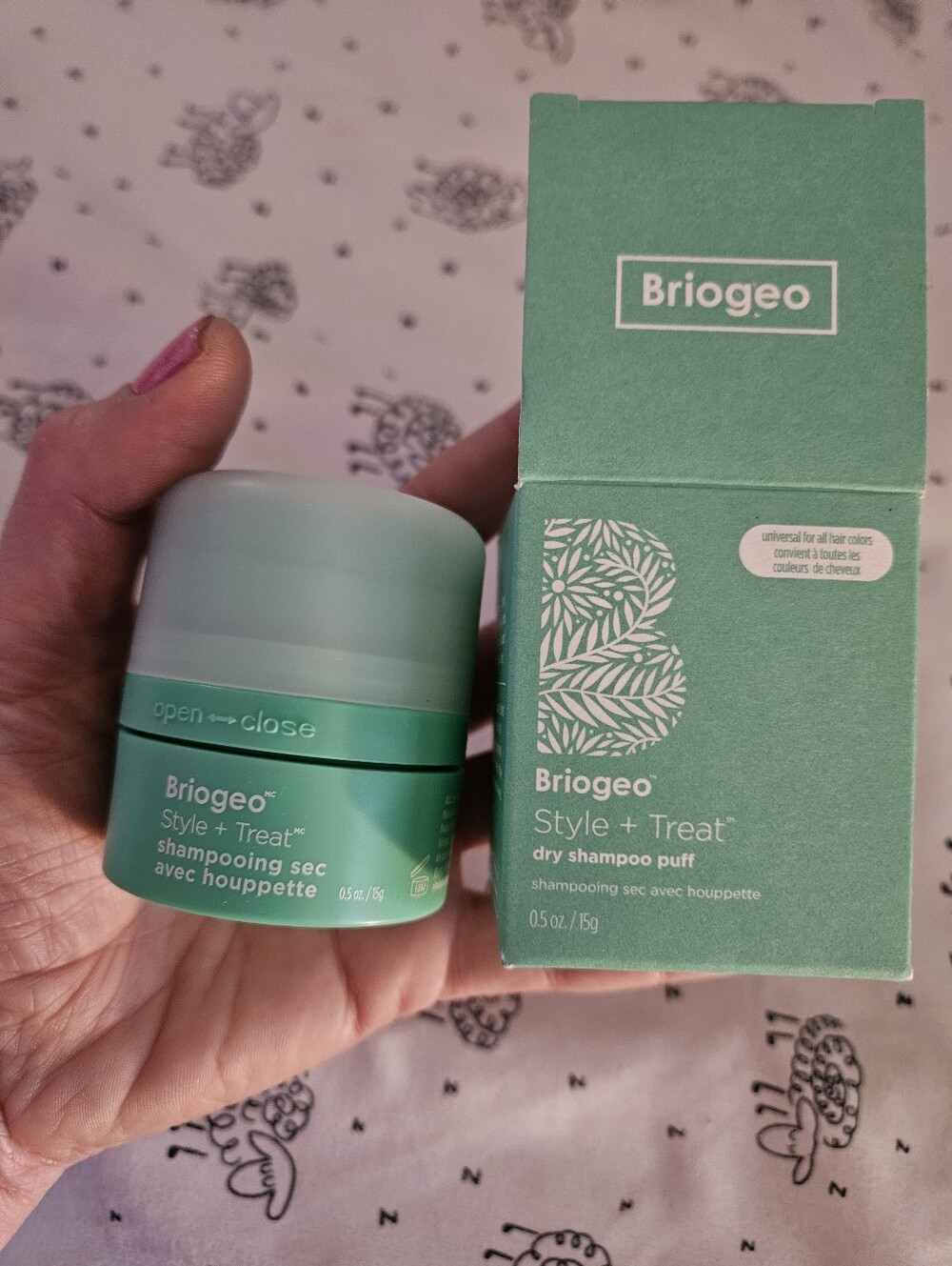 Briogeo Style + Treat Dry Shampoo Puff - Mint Green